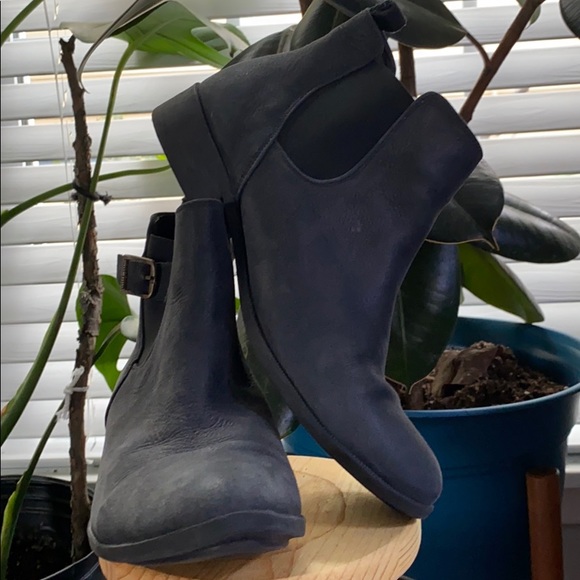 Chelsea Boot - Picture 2 of 6